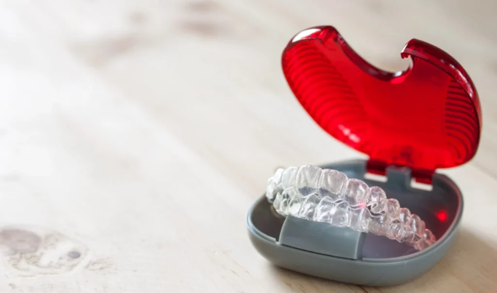 entretenir aligneurs invisibles conseils docteur baurBien entretenir ses gouttièresCabinet d’Orthodontie du Dr Bernard Baur